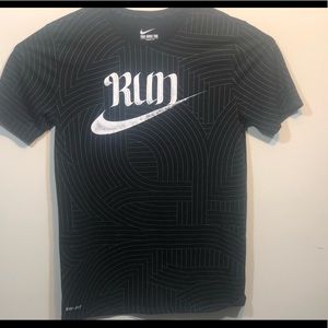Nike Men’s Dri-Fit Medium Brushstroke Run/Swoosh!